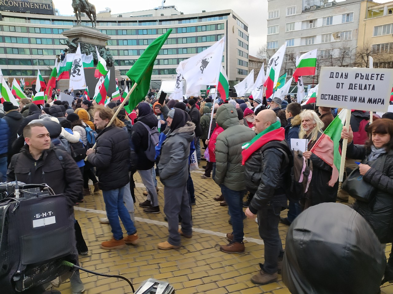 На COVID протеста става все по-напечено, а един участник смая всички! Култови СНИМКИ