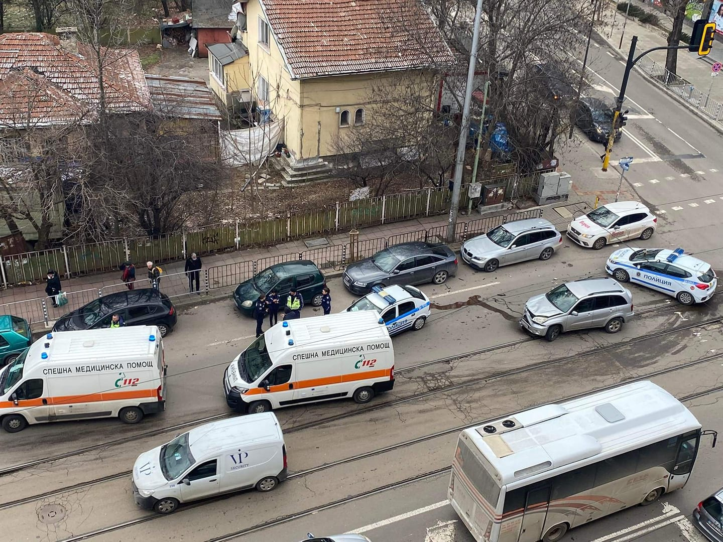 На столичен булевард почерня от полиция и линейки, ето какво се случва СНИМКИ 