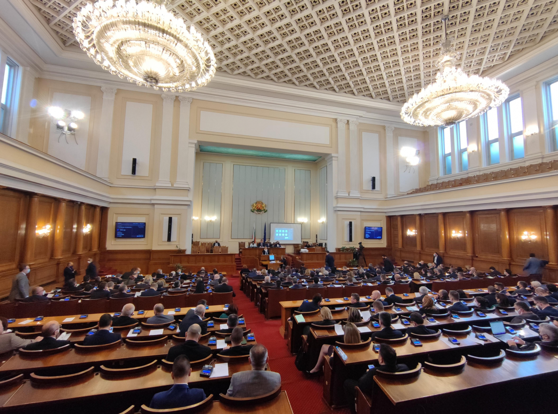 БЛИЦ ТV: Още един депутат под карантина, днешното гласуване в НС протича бавно