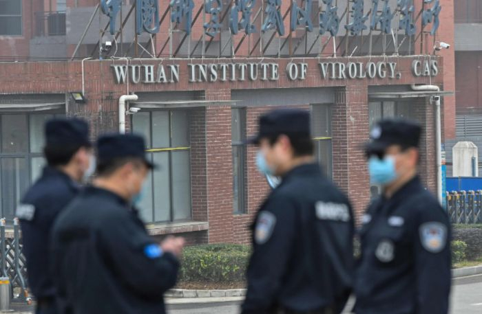 Изтъкнати US учени са укрили данни, че COVID е плъзнал от лабораторията в Ухан, заради...
