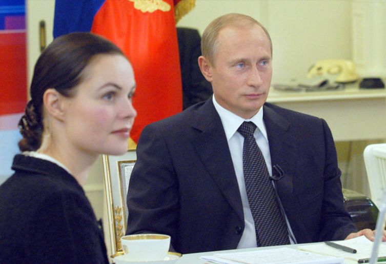 Любимата водеща на Путин чукна 60 и смая със секси тяло СНИМКИ 