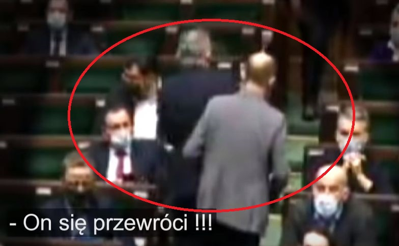 Ексминистър отиде пиян на мотика в парламента ВИДЕО