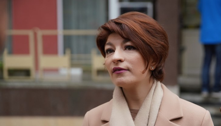 Десислава Атанасова: Необяснимо е за мен как Радев се превърна в разединител на нацията