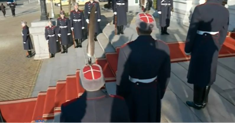 Опънаха червения килим пред НС! ВИДЕО