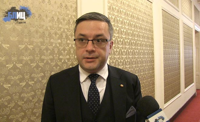 Тома Биков с взривяващ коментар пред БЛИЦ TV за огромния скандал с Радев!