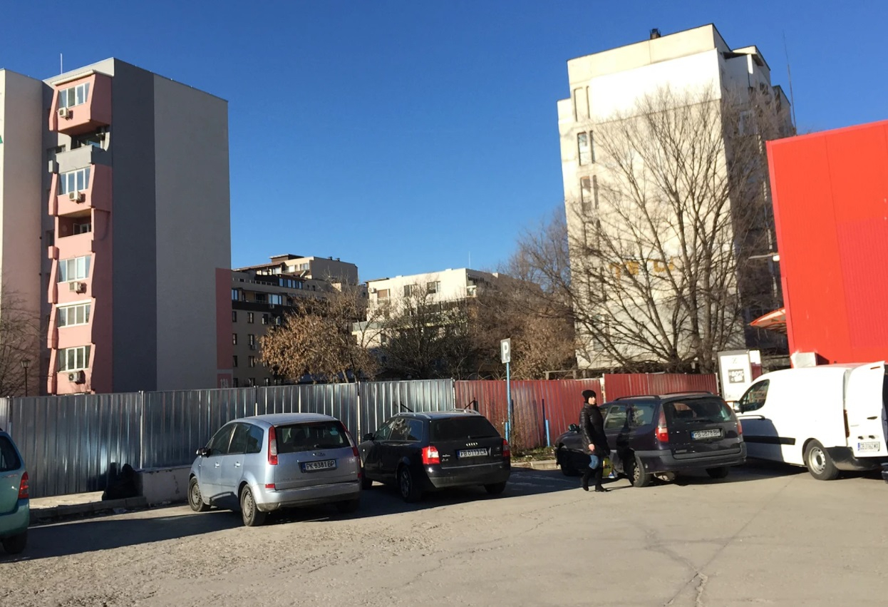 Гневни пловдивчани негодуват: Застрояват и въздуха в "Кючук Париж" СНИМКИ