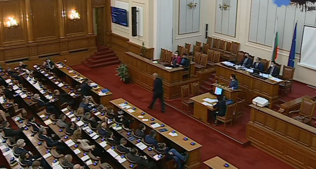 Среднощни драми в НС! Депутатите препитват министрите в късна доба ВИДЕО