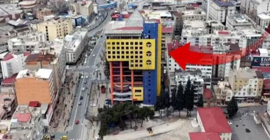Най-нелепата сграда в света ще изчезне съвсем скоро СНИМКА 