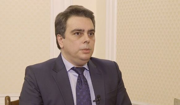 Асен Василев разкри става ли голям шеф Дянков и зарадва учители, медици и родители на малки деца