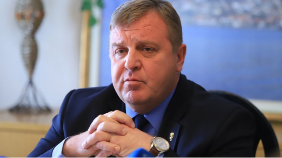 Каракачанов: Да не се кълнем като папагали нито в НАТО, нито в сталинското русофилство