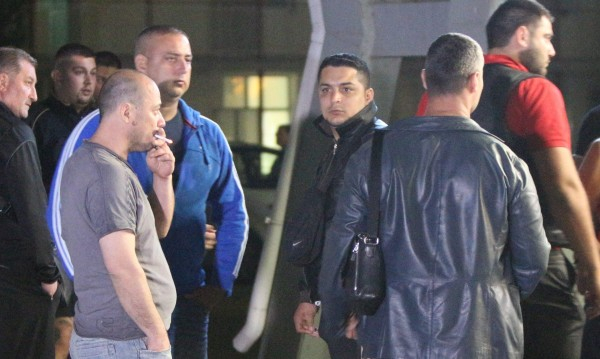 Фигури от ъндърграунда си разчистват сметки пред VIP тоалетна на клуб, а Митьо Очите...