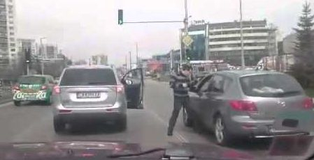 Само в БЛИЦ! Брутален екшън посред бял ден с двама шофьори смрази столичани 