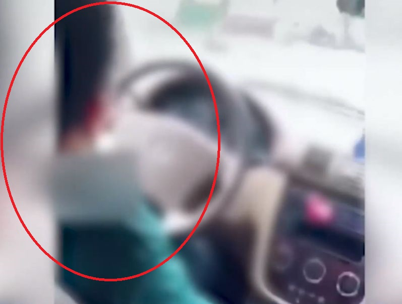 Поредният Фончо: 13-годишен върти волана в Ловешко! Скандално ВИДЕО
