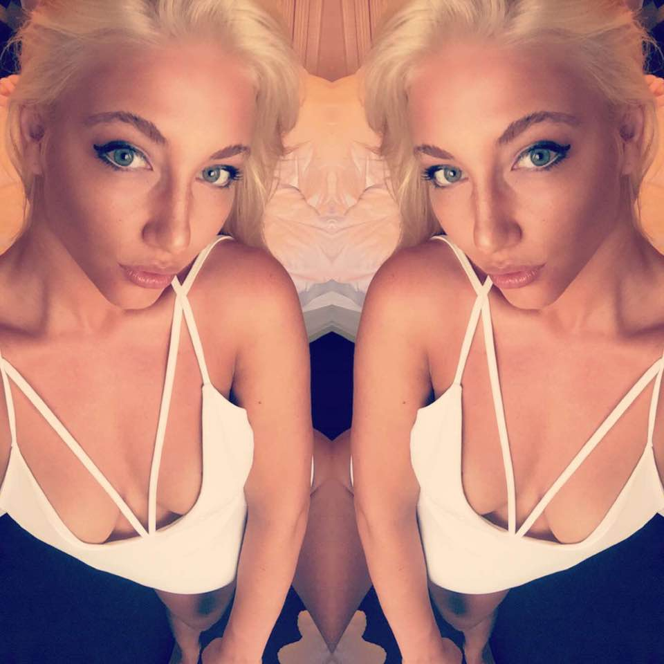 Малкото коте на Божинов лъсна гола! СНИМКА 18+