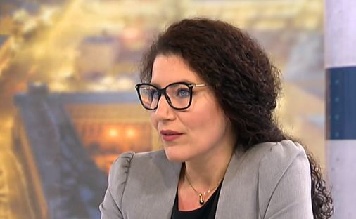 Вицепремиерката Константинова каза клати ли се коалицията и разкри кой е мъжът зад нея на пикантната СНИМКА