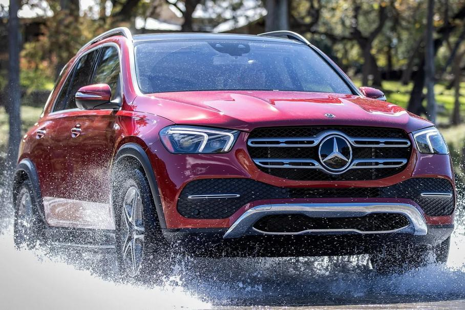 Пострадал мъж съди Mercedes за огромна сума заради
