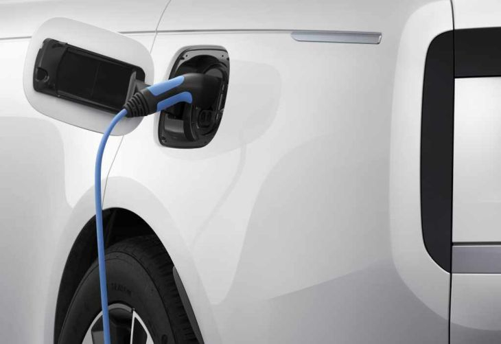 Новите RANGE ROVER SV И RANGE ROVER PLUG-IN HYBRID са вече достъпни за поръчка