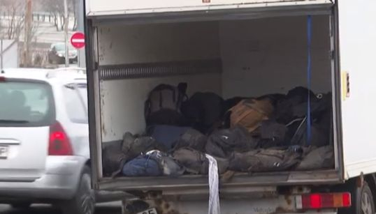 Мигрантите, натъпкани като сардели в аварирал на входа на Бургас камион, били... ВИДЕО 