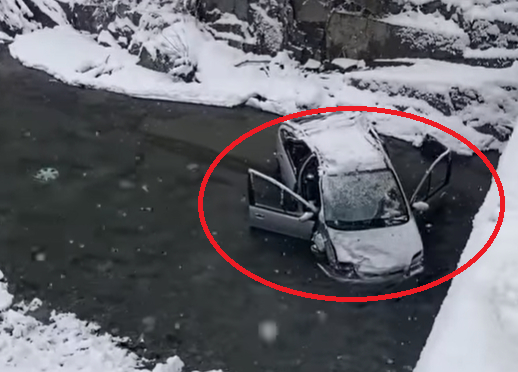 Кола полетя в река Вит ВИДЕО