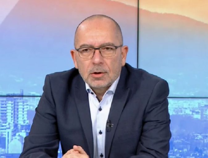 Д-р Константинов посочи 2 причини защо зеленият сертификат в момента е безсмислен