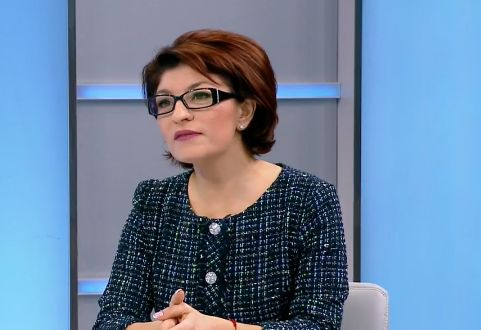 Десислава Атанасова попиля "безпомощния" Кирил Петков и правителството му 
