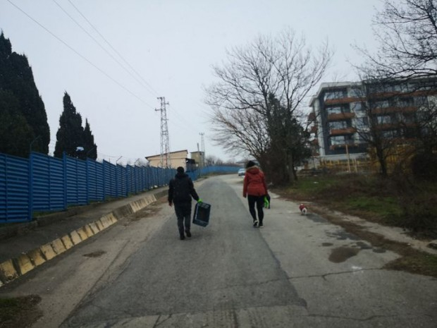 Варненец взриви нета: Тази симпатична двойка от Германия живее в Галата и са най-големите балъци!