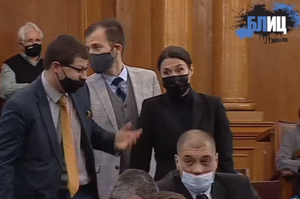Пак свада в НС! Депутатите се изпокараха за... БЛИЦ TV