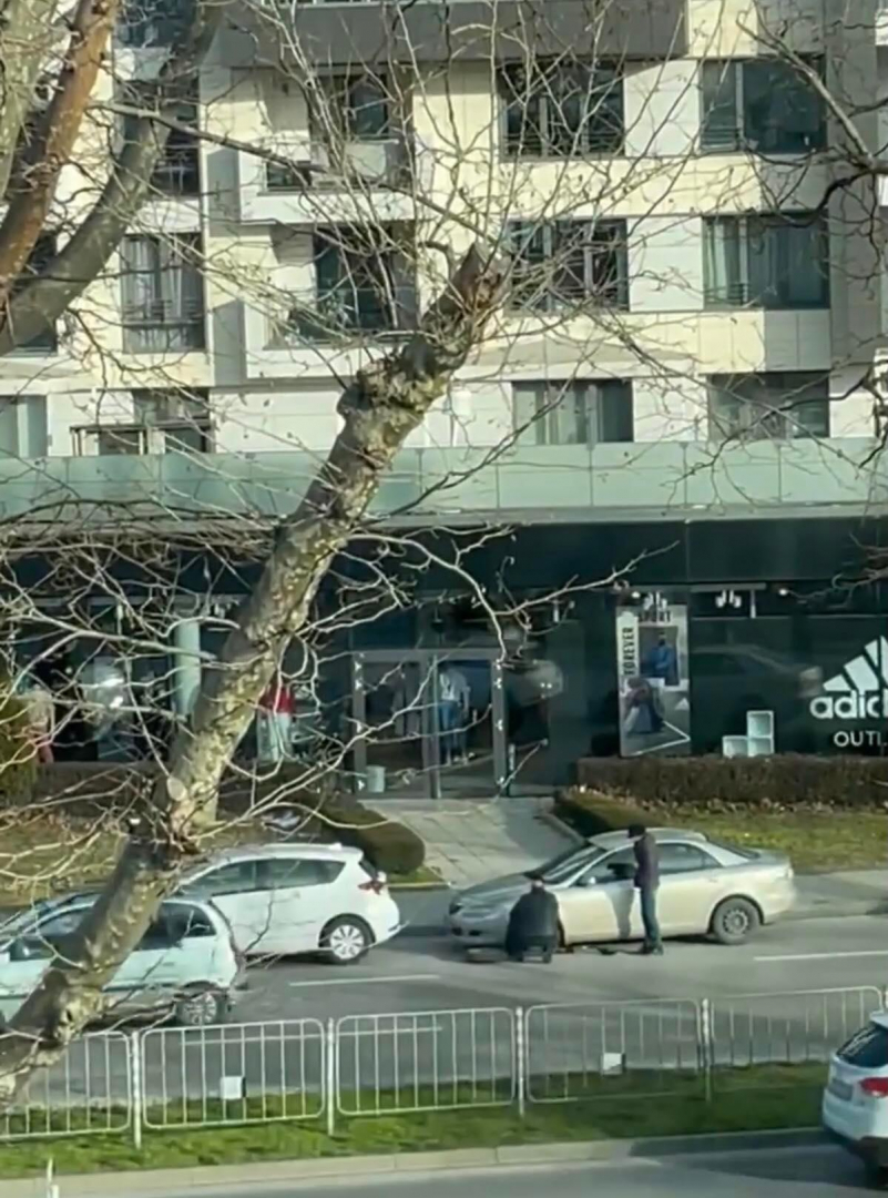 Шофьорка закъса на булевард във Варна, зад нея се появи мъж и... СНИМКИ