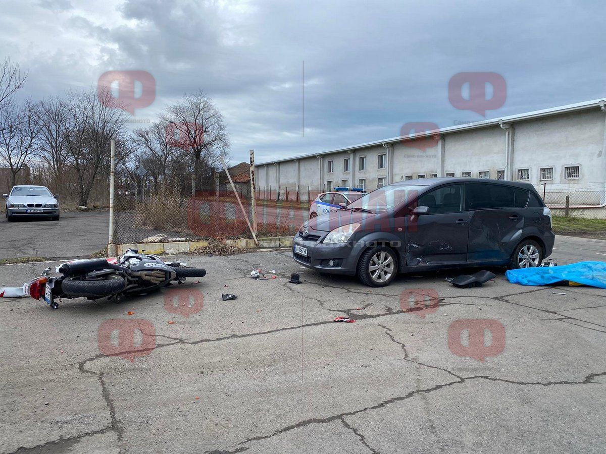Моторист загина на място на входа на бургаския квартал Долно Езерово СНИМКИ 18+