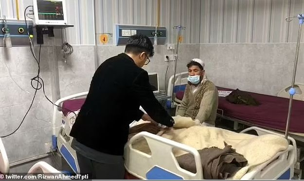 Бременна пакистанка заби пирон в главата си, искала да зачене мъжка рожба СНИМКИ