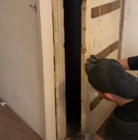 Влюбени откриха тайна стая в старата си къща, а когато надникнаха вътре... ВИДЕО  