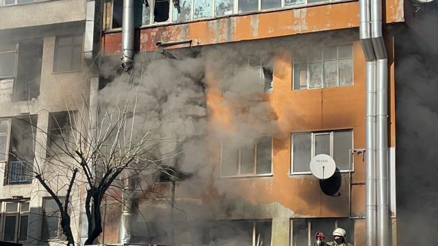 Огнен ад в цех в Истанбул,  има блокирани работници ВИДЕО 