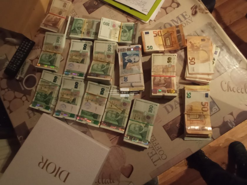 ГДБОП закопча жената на емблематична фигура в ъндърграунда по време на сделка за кокаин в Сандански СНИМКИ