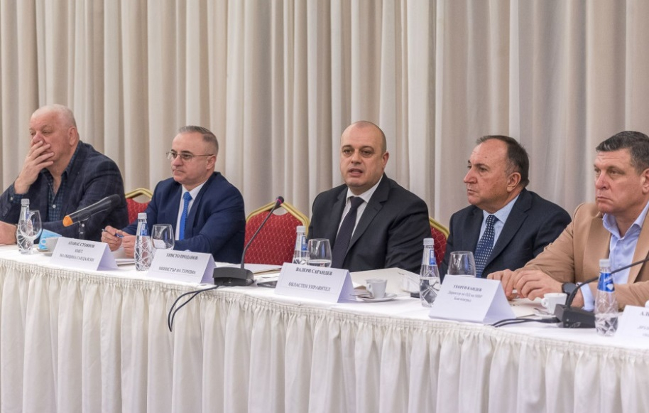 Истина ли е? Плащат колосална сума на туризма
