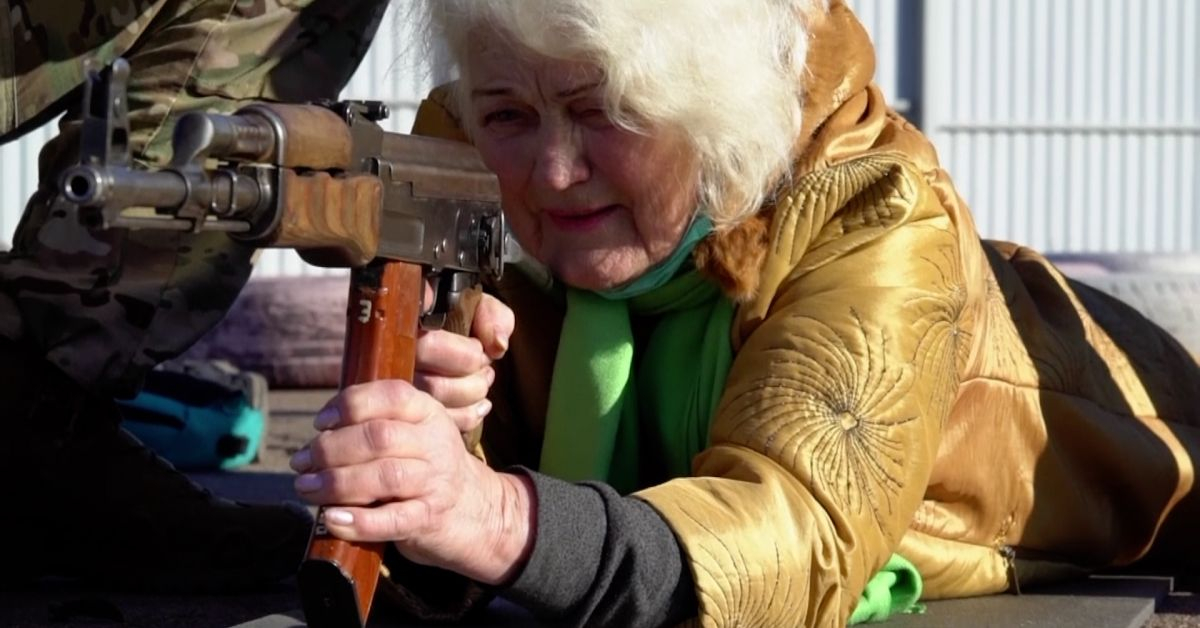 Националистите в Украйна готвят мирното население за бой с Русия ВИДЕО