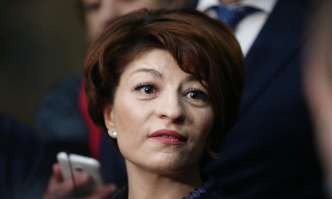 Десислава Атанасова: И преди 2 години къщата, островът, а днес...   