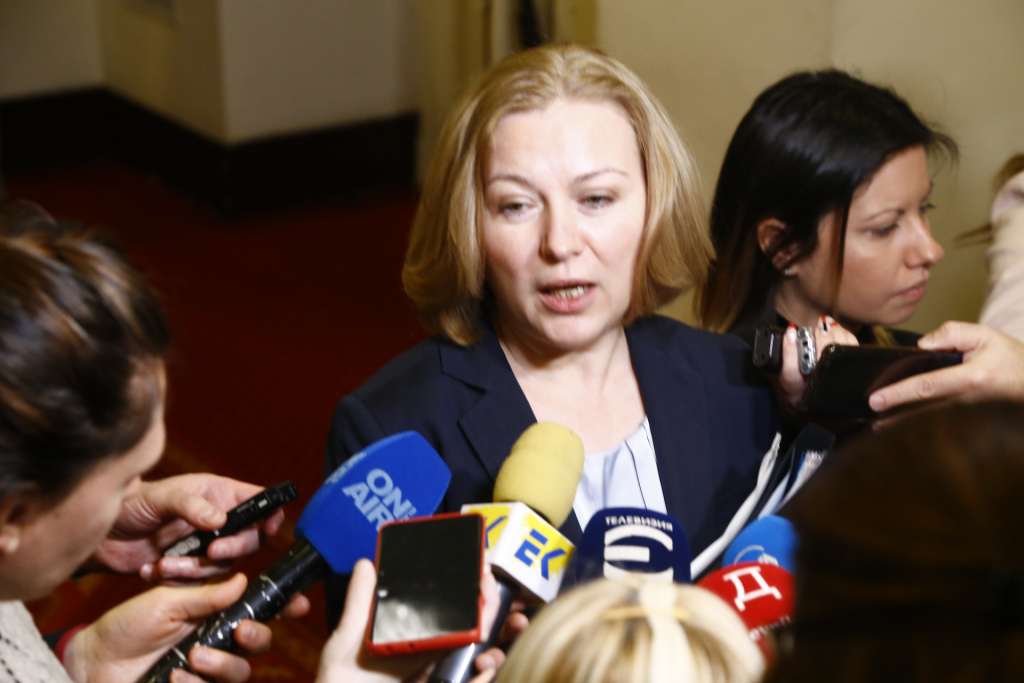 Безапелационна излагация на правосъдната министърка във ВСС за отстраняването на Гешев