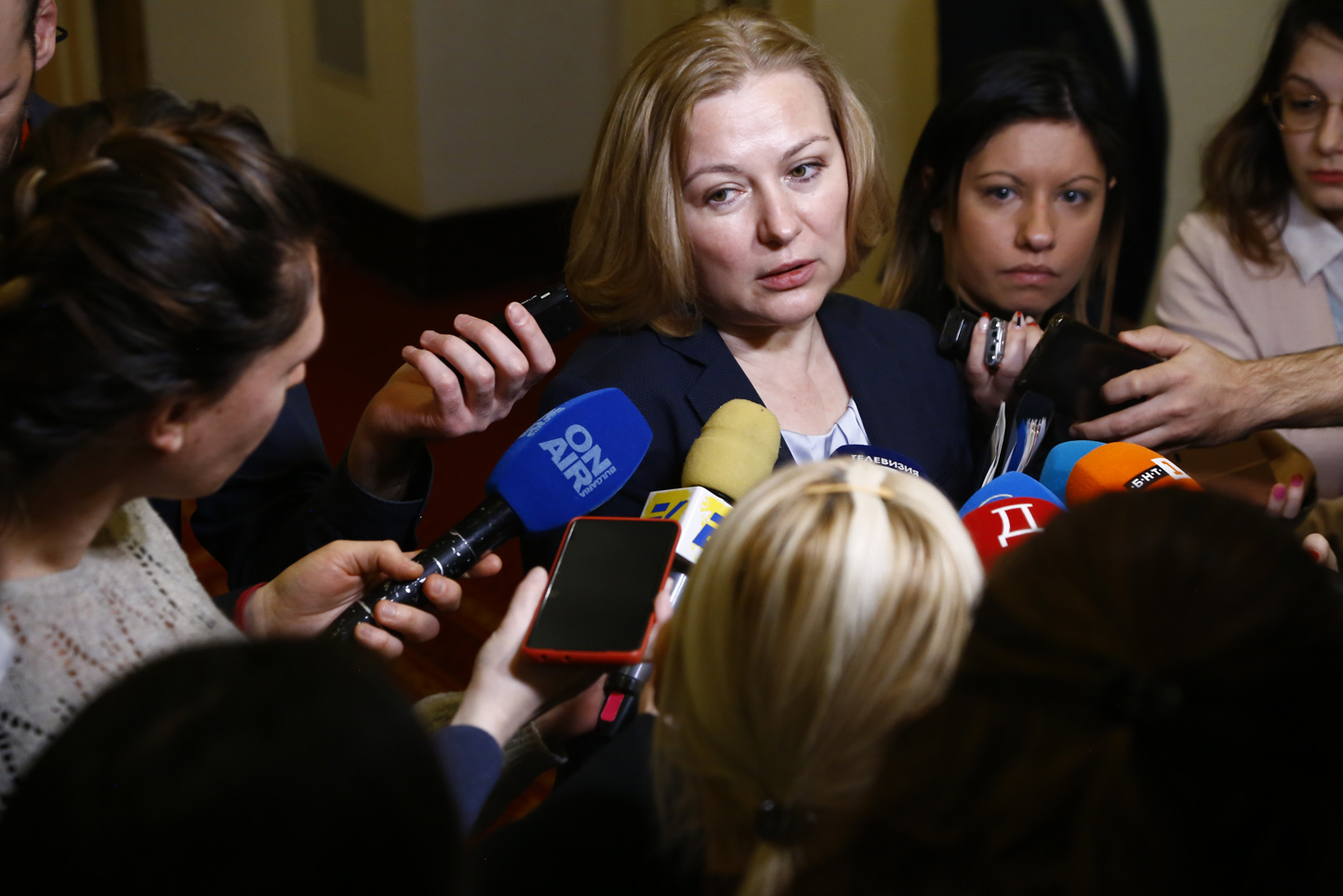 Надежда Йорданова с фалстарт още преди заседанието за отстраняването на Гешев