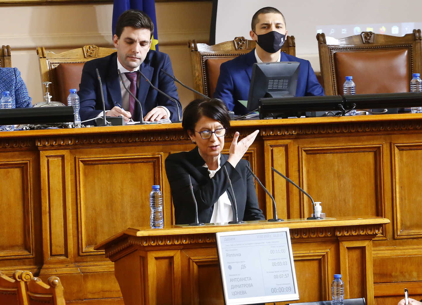 Пипната в крачка: Цонева от ДБ се възмути от фалшива новина, а тя я разпространявала