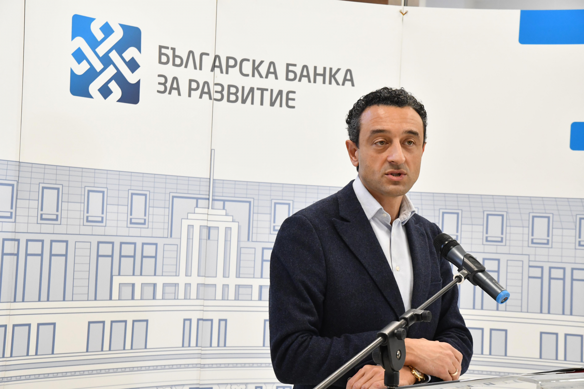 Измислиха го: Властта ще дава кредити на бизнеса за високите сметки за ток 
