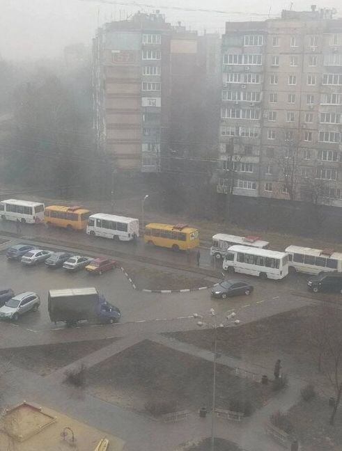 Вой на сирени и тътен от мощна експлозия смразиха Донецк, първите автобуси с евакуирани потеглиха към Русия ВИДЕО 