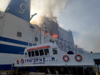 МВнР с извънредно лоши новини за 9 българи от огнения ферибот край остров Корфу
