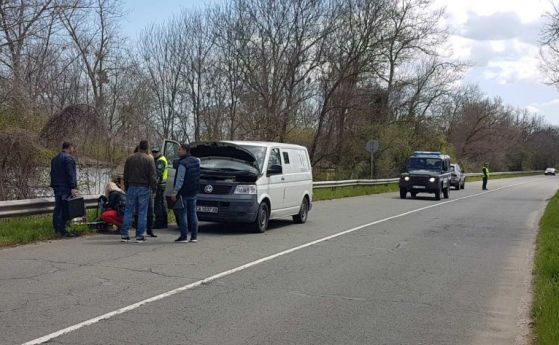 Карловски ченгета спряха бус за проверка и онемяха