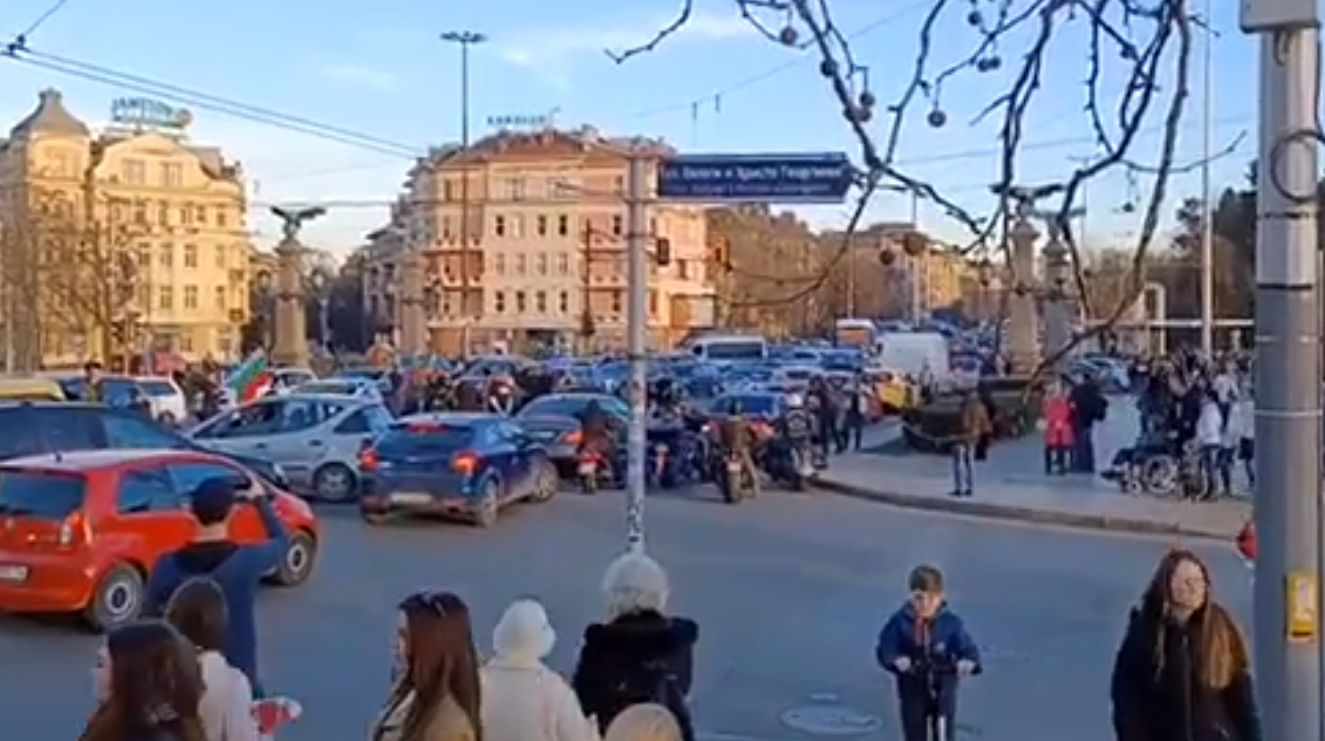 Центърът на София е под блокада, ето какво се случва ВИДЕО