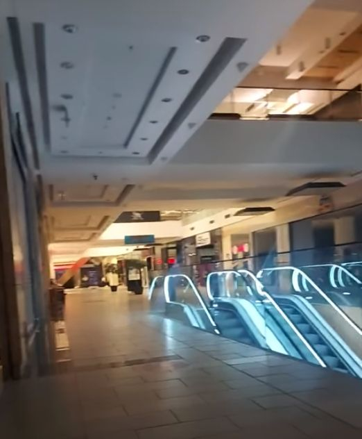 Първо в БЛИЦ! Среднощна драма с блокирани хора в столичен мол ВИДЕО