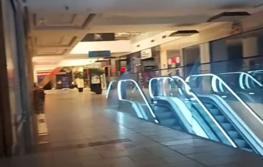 Първо в БЛИЦ! Среднощна драма с блокирани хора в столичен мол ВИДЕО