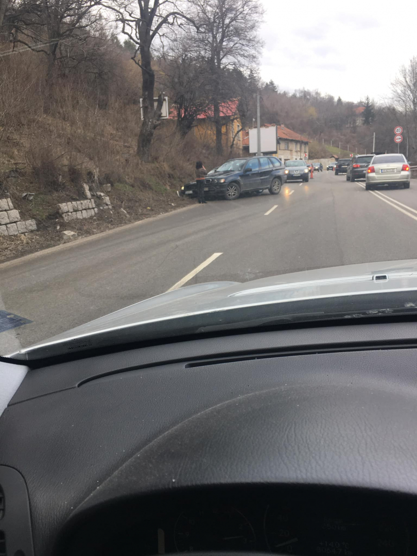 Катастрофа в района на "Черния кос", движението е затруднено СНИМКИ