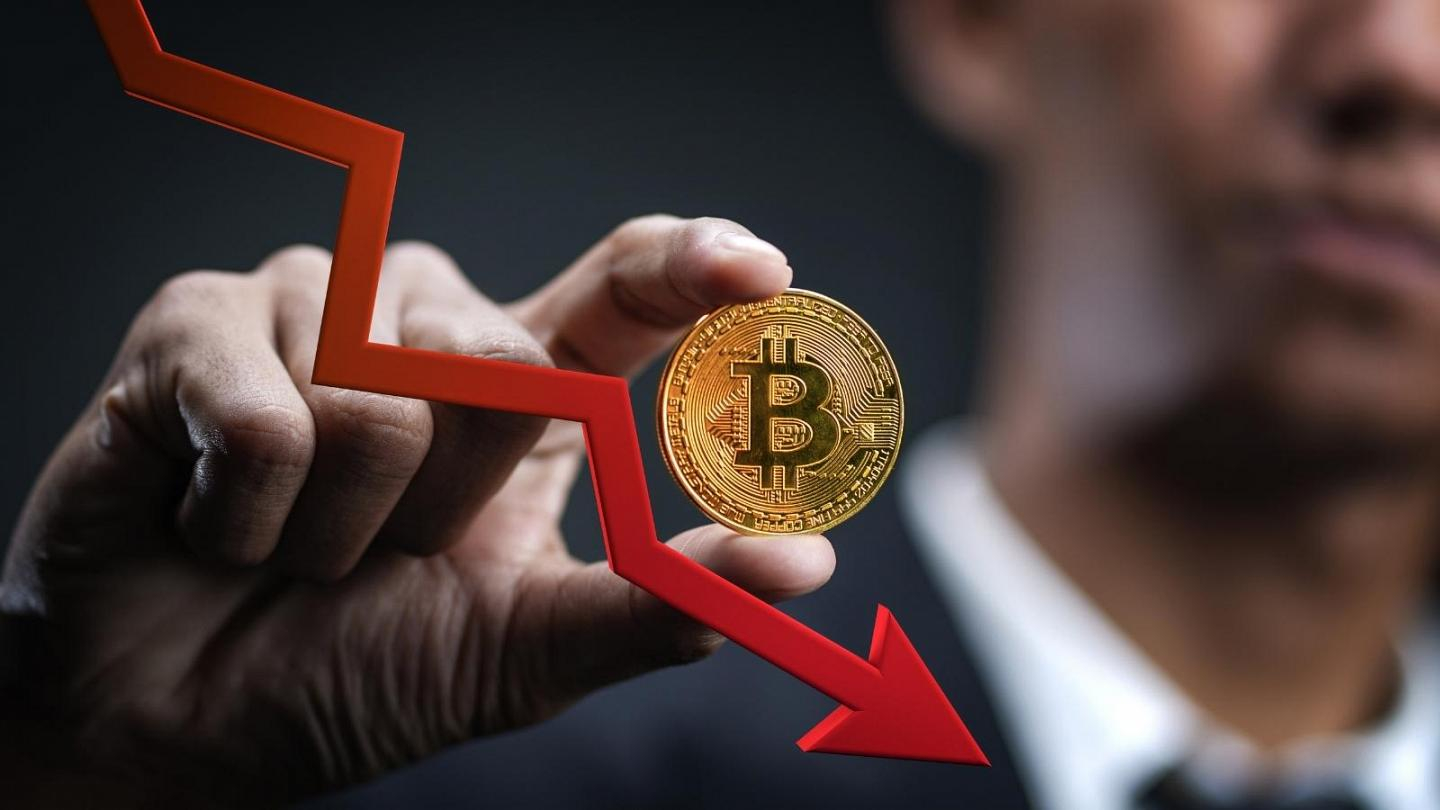 Собствениците на Биткойн си късат дрехите, остават с празни ръце
