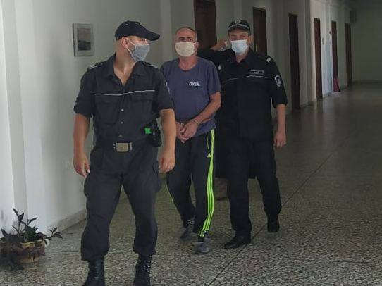 Стоян побесня и закла другаря си по чашка с джобно ножче, а сега...