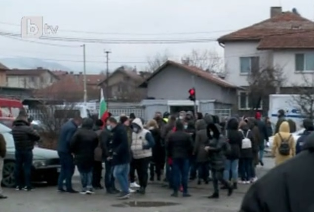 Недоволни блокираха Околовръстния път на София ВИДЕО